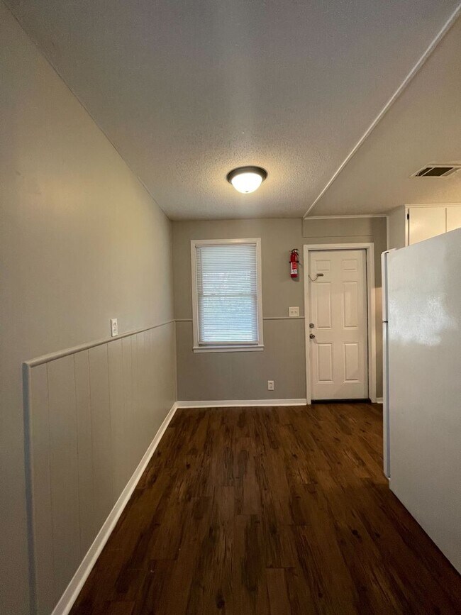 Foto del edificio - 1133 Beechdale Rd