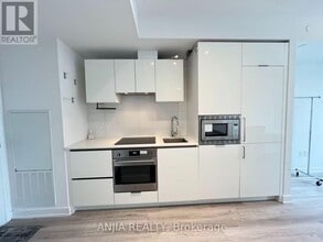 Building Photo - 238 Simcoe St