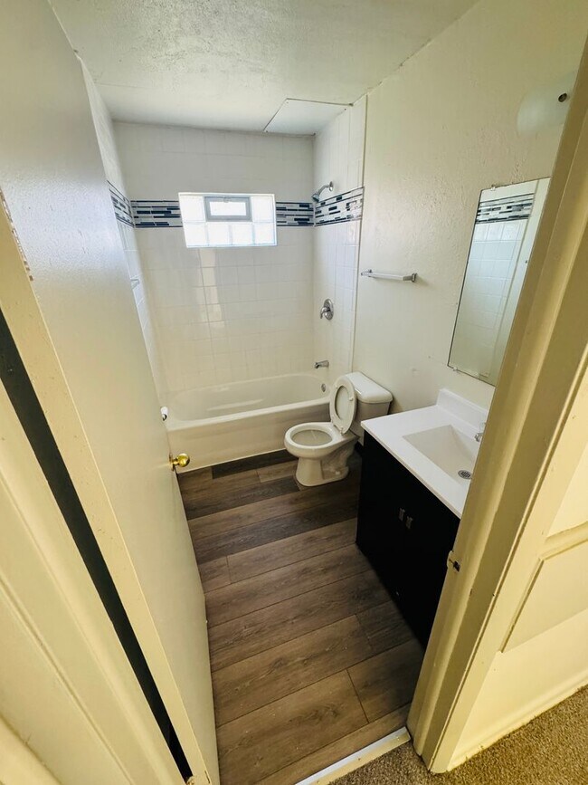 Foto del edificio - Pine Point Apartments – In the Heart of Waukesha