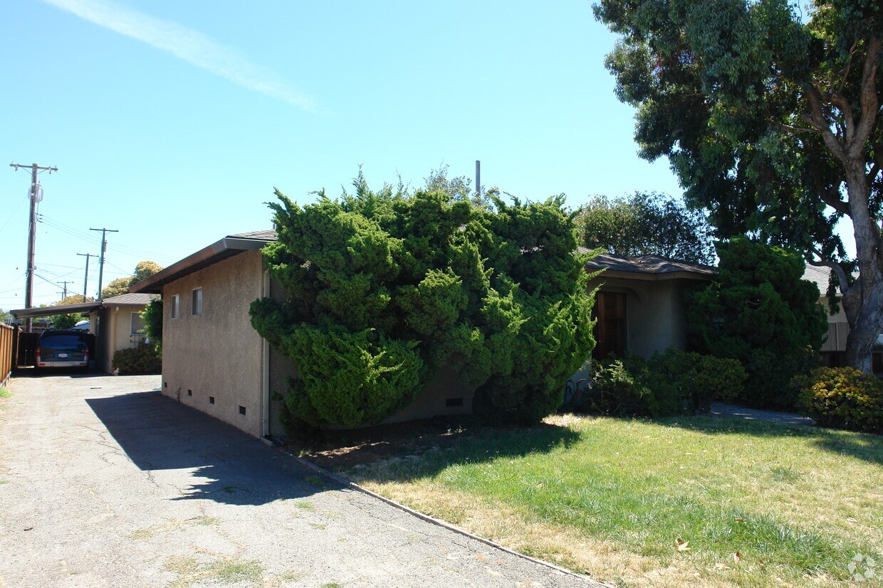 Primary Photo - 777-779 Los Olivos Dr