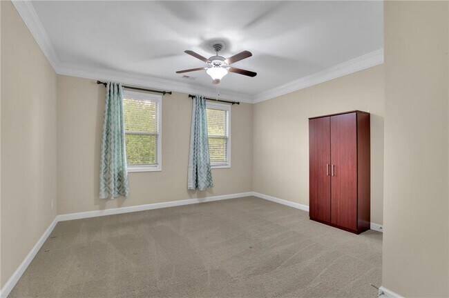 Foto del edificio - 4425 Holton Ave