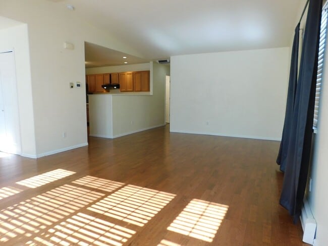 Foto del edificio - Spacious Home in Fruitvale