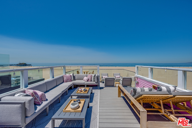 Foto del edificio - 1341 Palisades Beach Rd