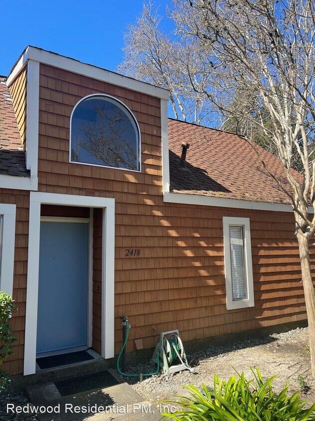 Primary Photo - 2 br, 1 bath House - 2418 Lakeview Drive