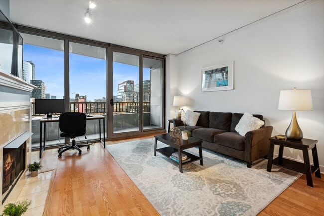 Foto del edificio - 200 N Jefferson St