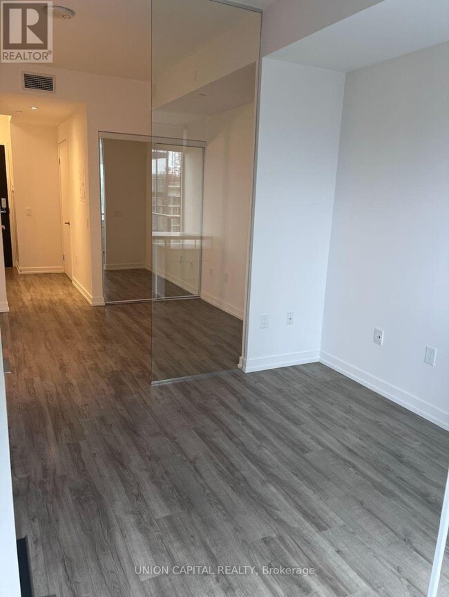 Photo du bâtiment - 77 Shuter St