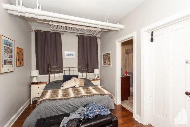 Building Photo - 1 bedroom in Chicago IL 60618