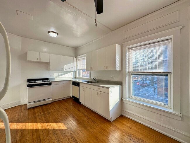 Foto del edificio - 2306 W Wilson Ave