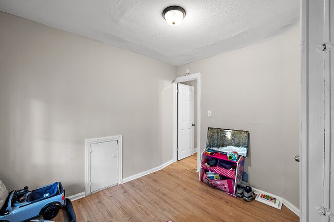 Foto del edificio - 15716 Cherrylawn St