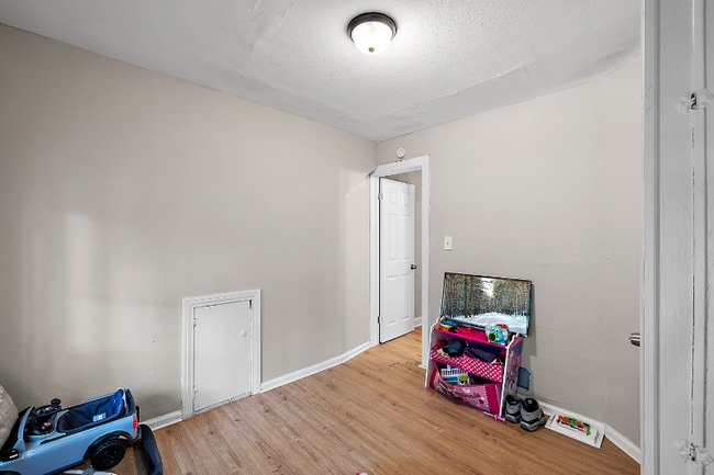 Building Photo - 15716 Cherrylawn St