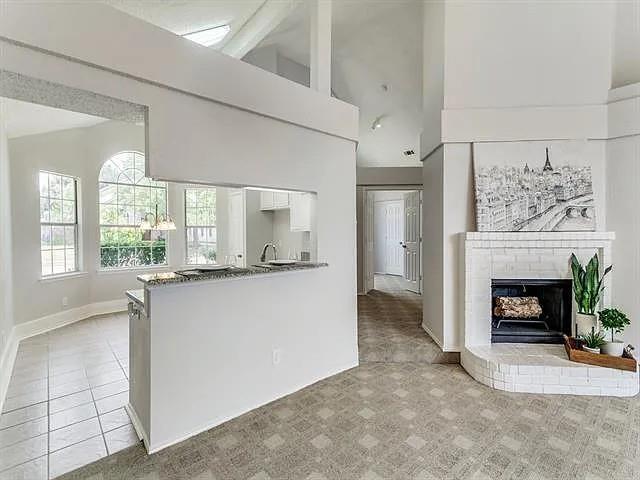 Foto del edificio - 2319 Foothill Rd