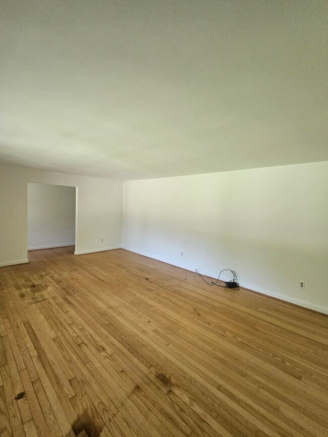 Foto del edificio - 7022 Gardner Dr