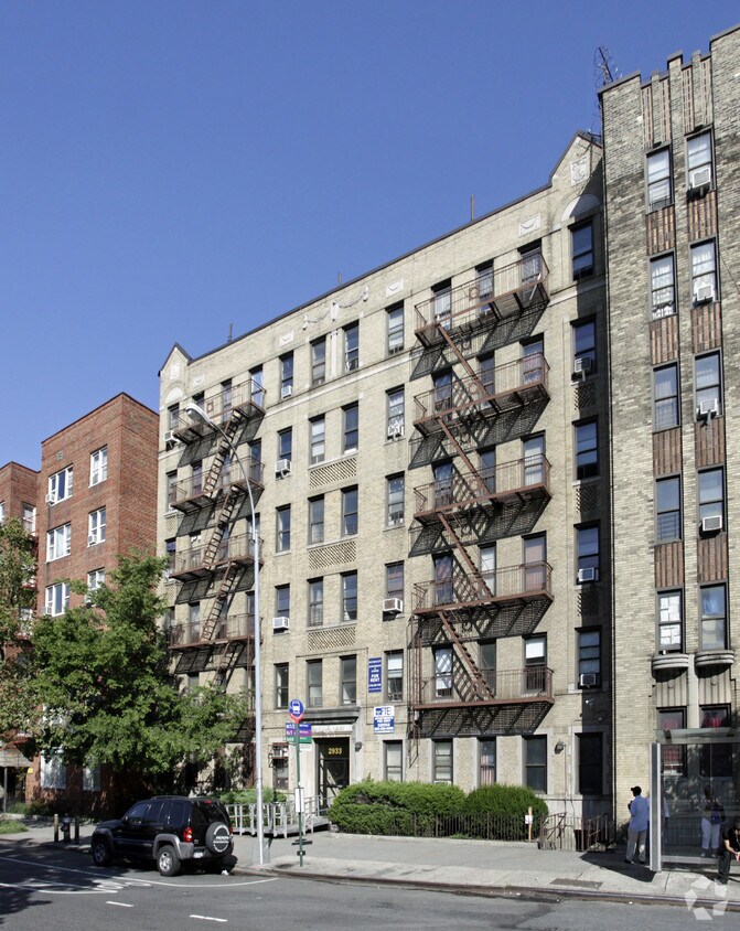 Foto principal - 2933 Grand Concourse