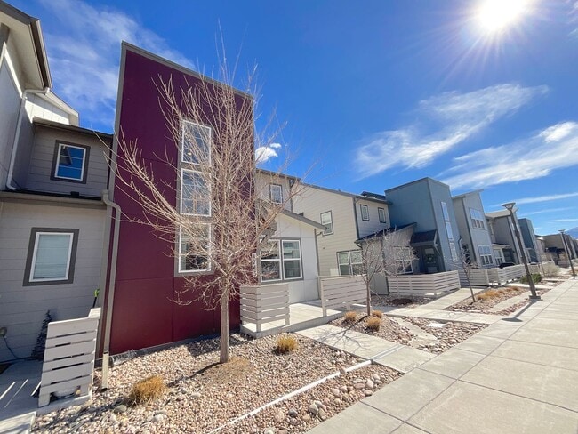 Building Photo - 3 Bedroom Townhome Available Near Voyager Pkwy & Interquest Pkwy!