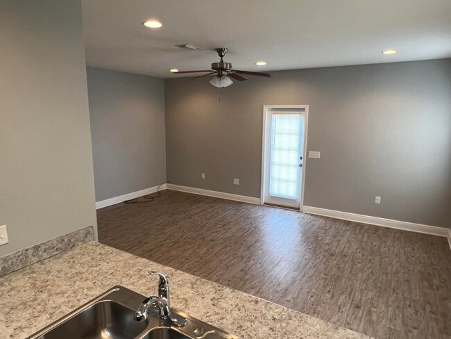 Building Photo - 171 Iron Horse Dr E