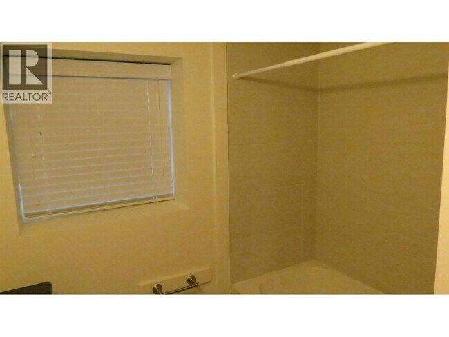 Photo du bâtiment - 3229 W 11th Ave