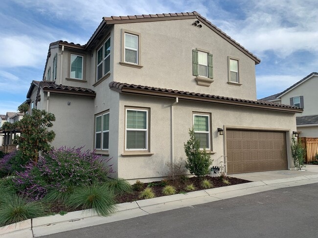 Building Photo - Beautiful 2021 Mountain House Home 3 Bedro...