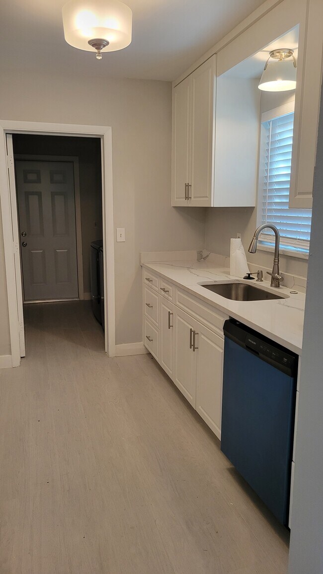 Foto del edificio - 535 NE 36th St