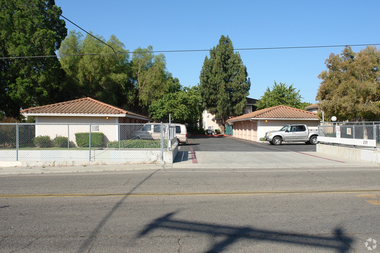 Building Photo - 234 S Steckel Dr