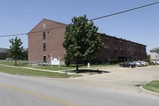 Building Photo - 1409 Range Dr
