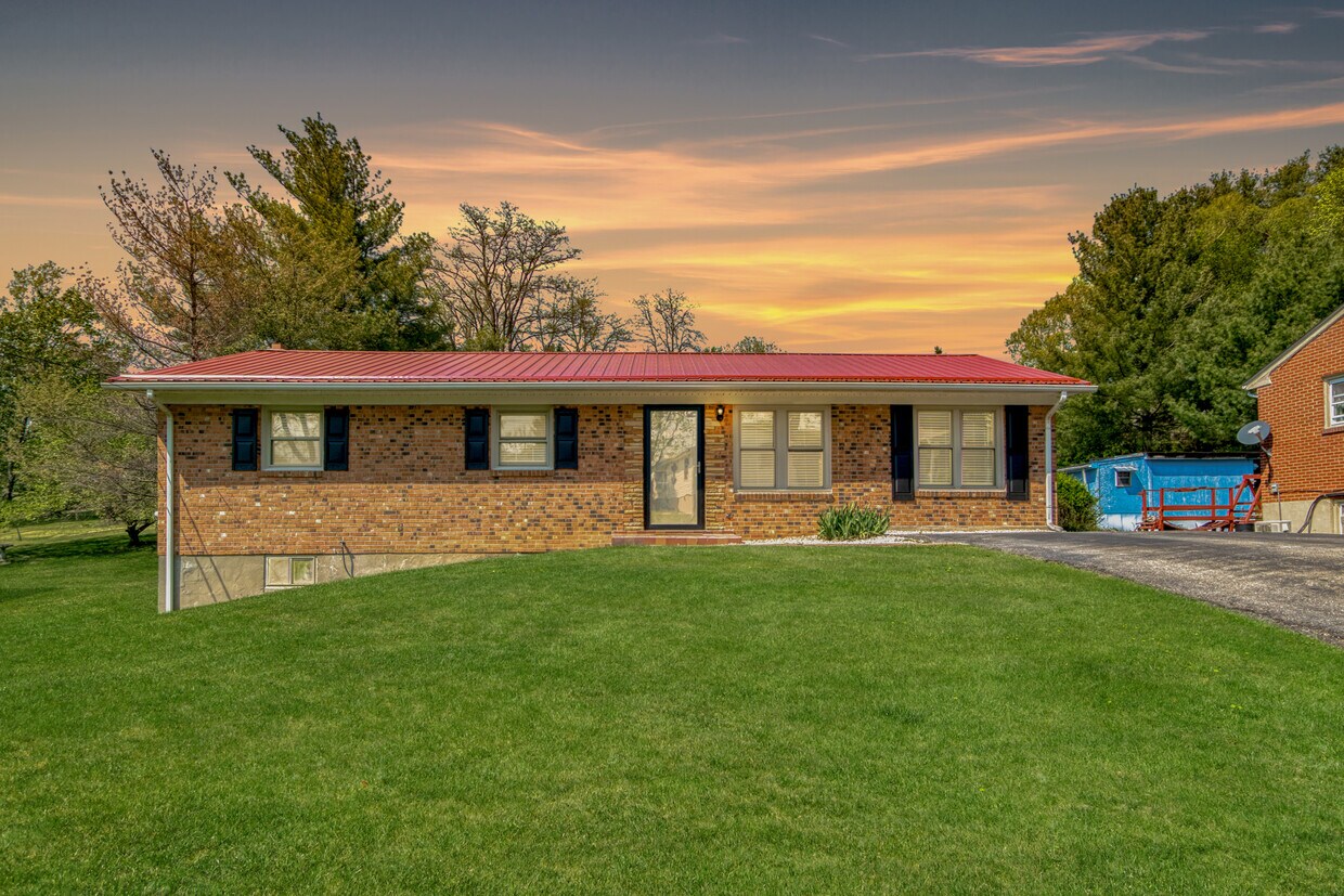 690 North Dr, Christiansburg, VA 24073 House Rental in Christiansburg