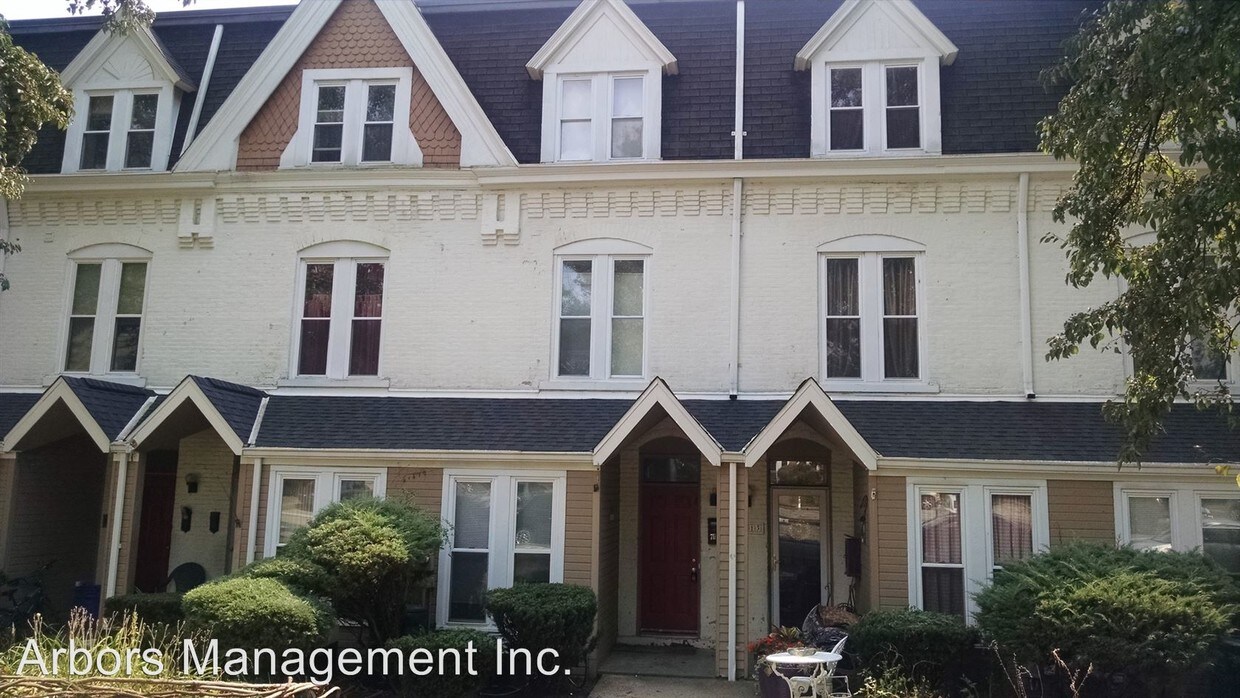 Foto principal - 2 br, 1 bath House - 711 CHAUTAQUA COURT
