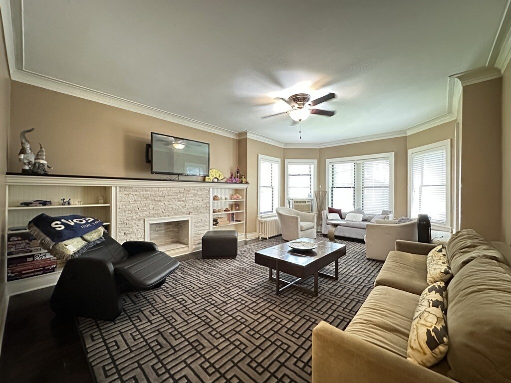 Foto principal - 6424 N Magnolia Ave