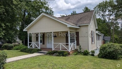 Building Photo - 818 3rd Ave W