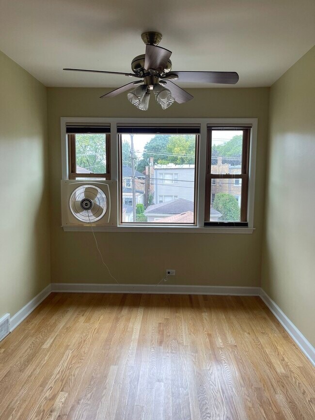 Foto del edificio - 6146 N Meade Ave
