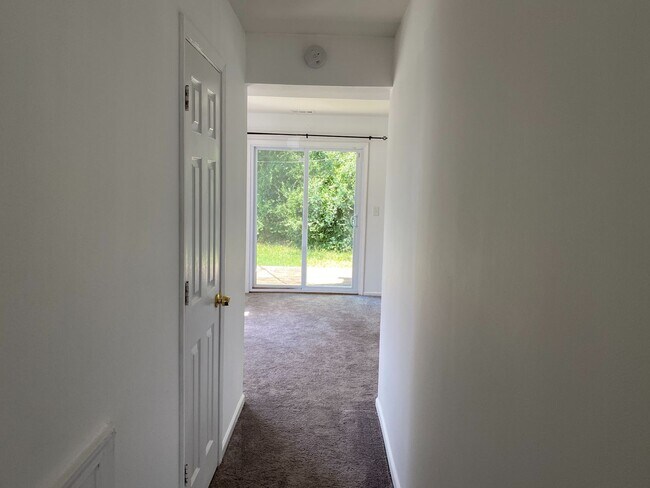 Foto del edificio - Charming 2-Bedroom Duplex in the Heart of ...
