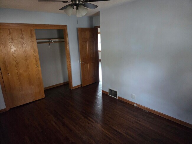 Foto del edificio - 4573 Main St NE