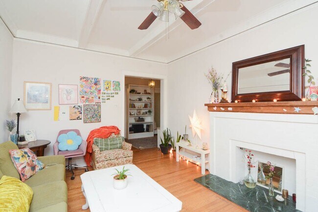 Building Photo - 1422 W Rosemont Ave