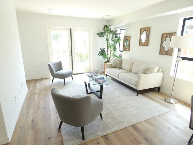 Foto del edificio - 1355 N Stanley Ave