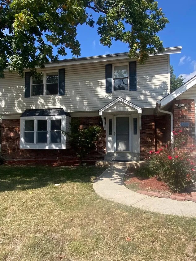 2321 Broken Horse Ln, Saint Louis, MO 63129 House Rental in Saint