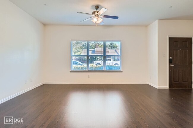 Foto del edificio - 1412 Lakecrest Ln