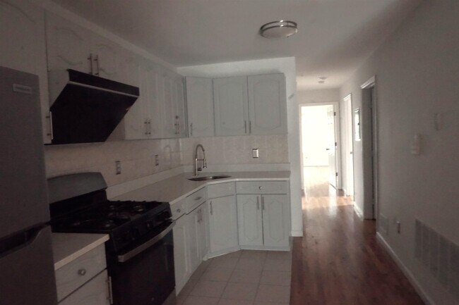 Foto del edificio - 342 Forrest St