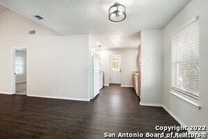 Foto del edificio - 2244 Eastman Ave