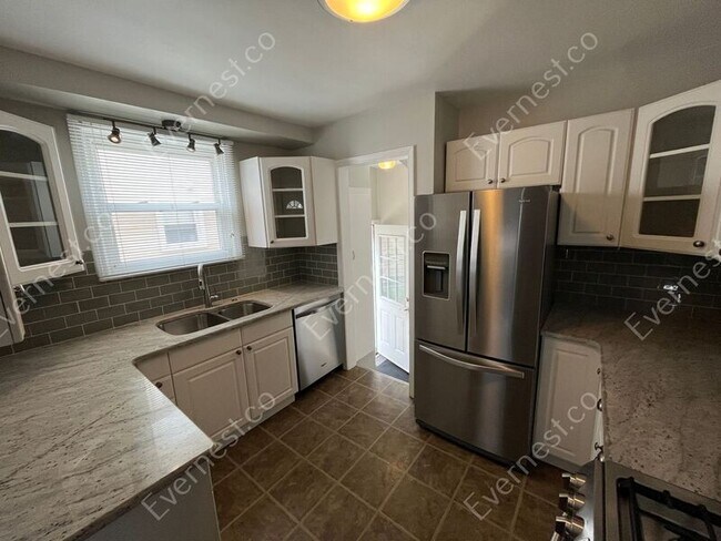 Building Photo - 605 N Dorchester Ave