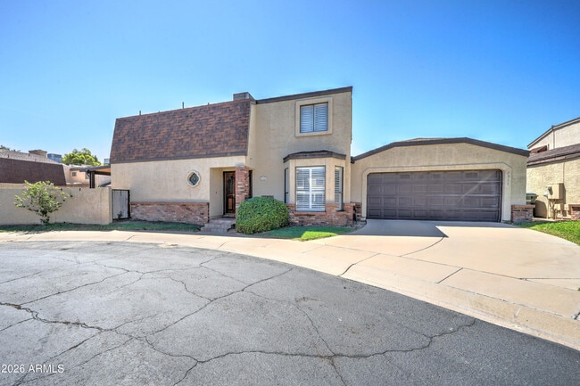 Building Photo - 2511 E Shaw Butte Dr