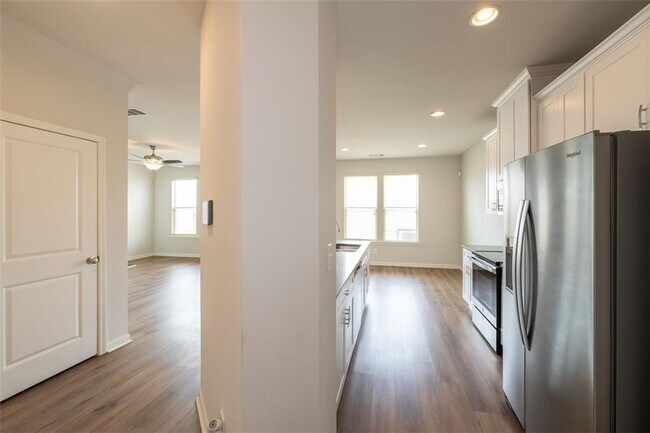Building Photo - 4013 Park Ln