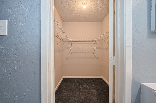 Building Photo - 12615 Brookglade Cir