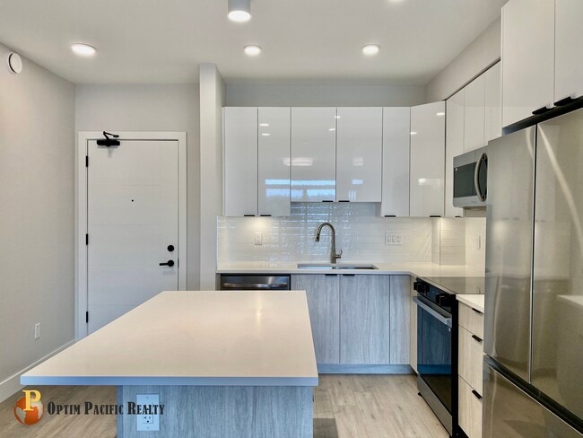Building Photo - 13458 95 Av