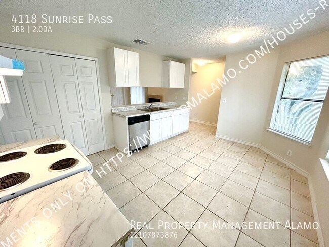 Foto del edificio - **APPLICATION RECEIVED** AVAILABLE NOW! 3 ...