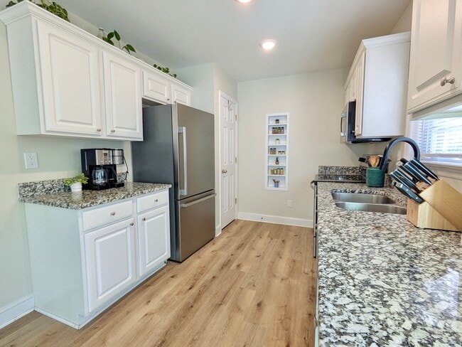 Foto del edificio - 1717 W Lakewood Ave