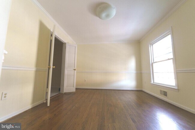 Building Photo - 2208 Bucknell Terrace