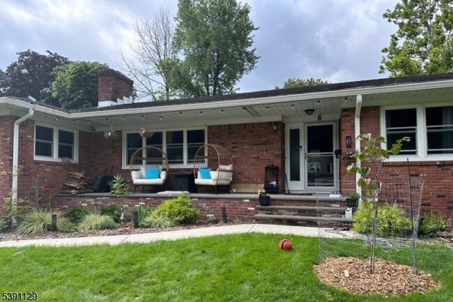 Building Photo - 6 Reiners Rd