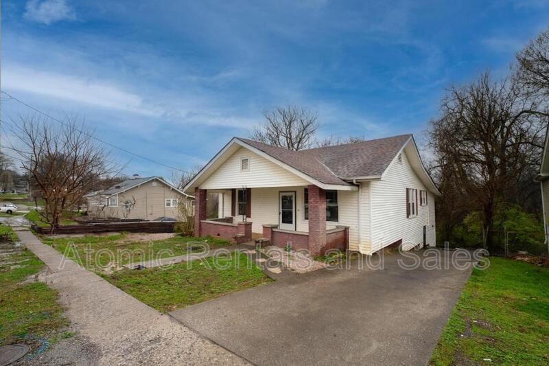 Foto principal - 3616 Skyline Dr