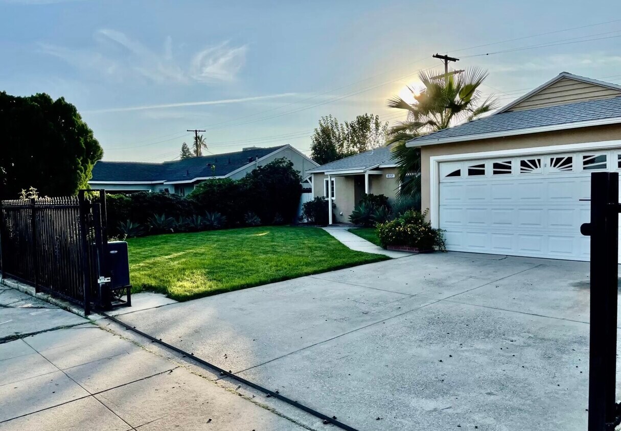 Foto principal - 8157 Yarmouth Ave