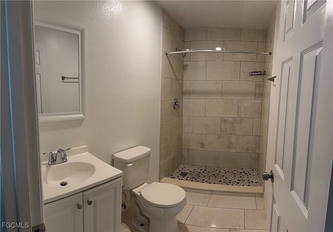 Building Photo - 1171 Laurel Dr