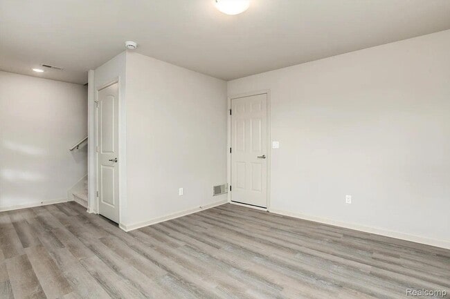 Building Photo - 2151 Park Dr